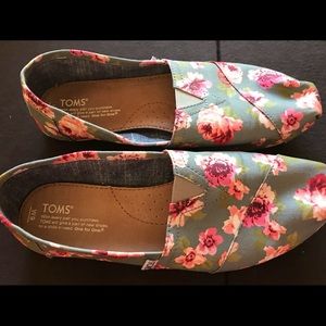 Toms Flower Pattern Toms